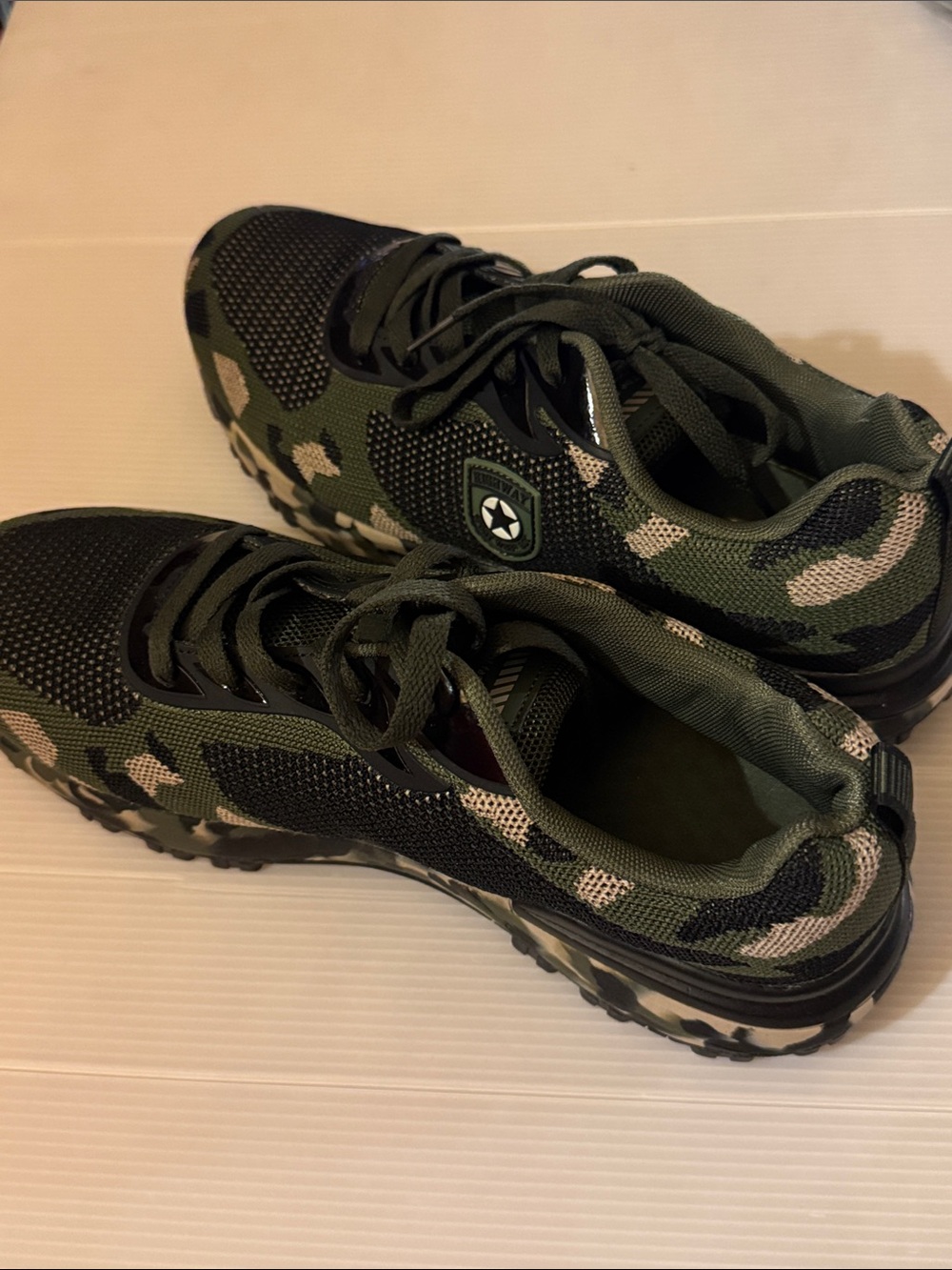 Men’s Lace-up Camouflage Athletic Sneakers